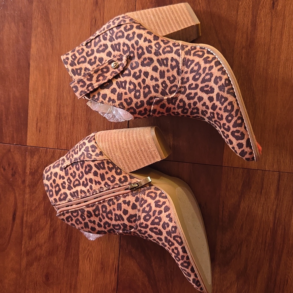 "Corkys" Leopard Print Ankle Boots Sz 8